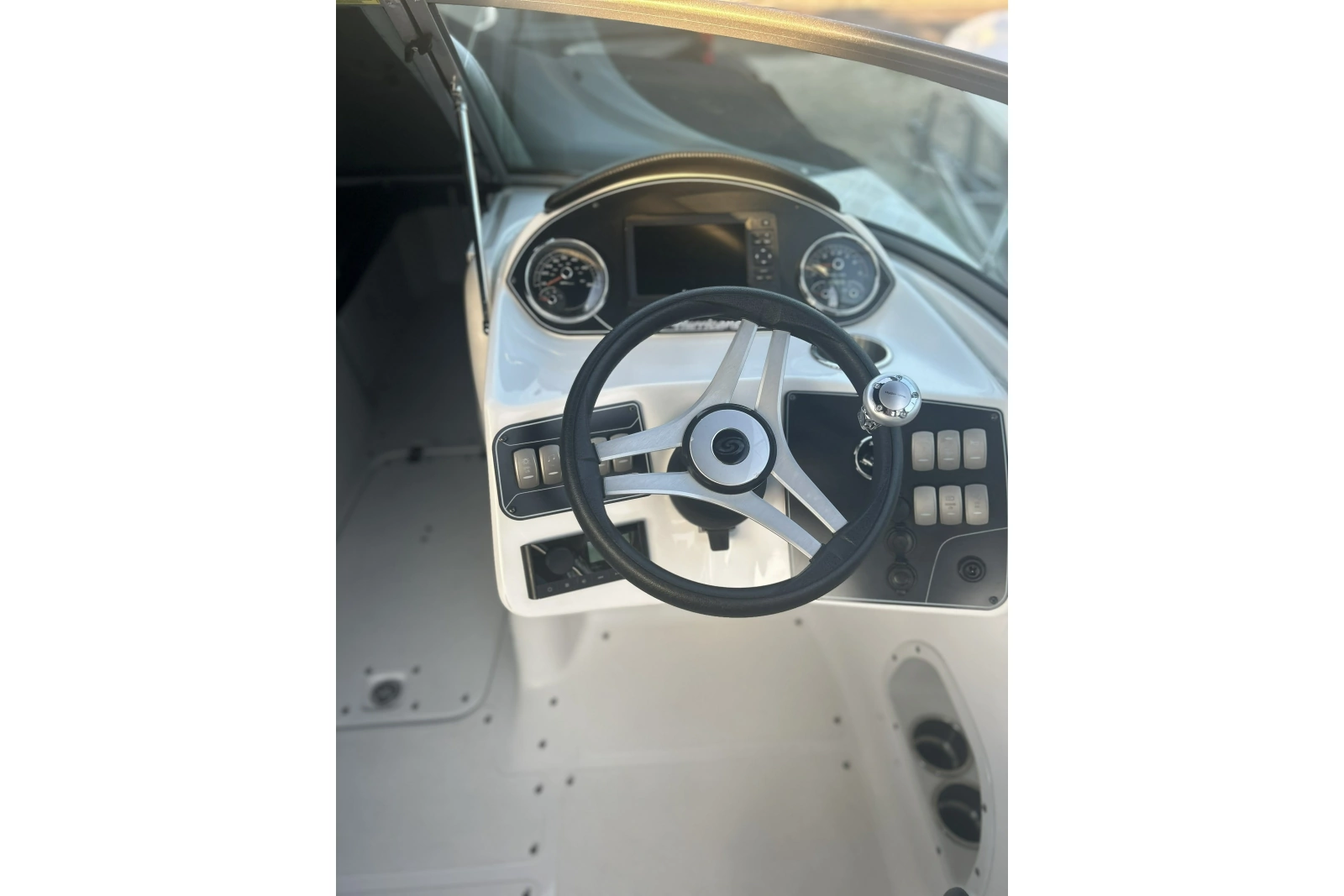 2022 Hurricane Sundeck 2200 OB