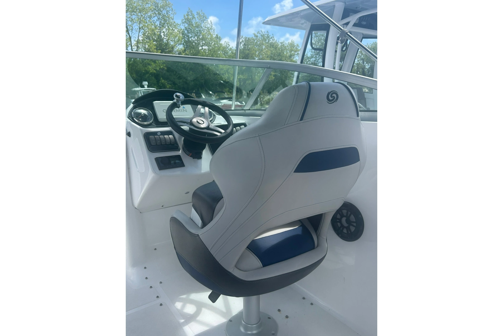 2022 Hurricane Sundeck 2200 OB