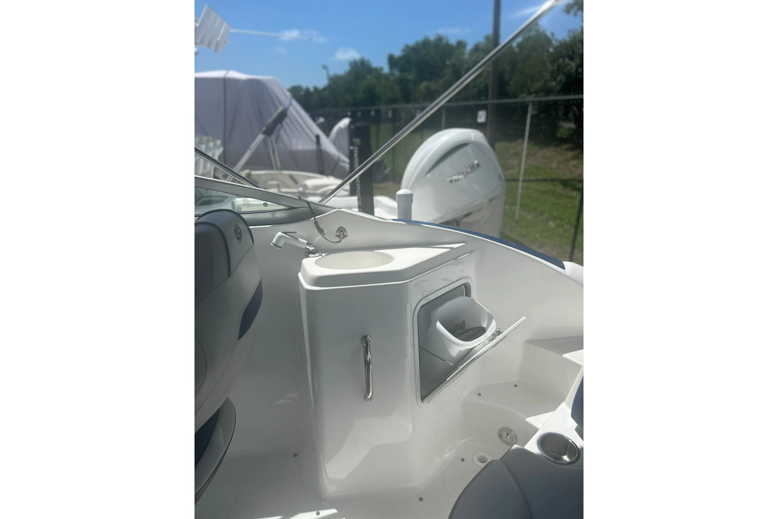 2022 Hurricane Sundeck 2200 OB