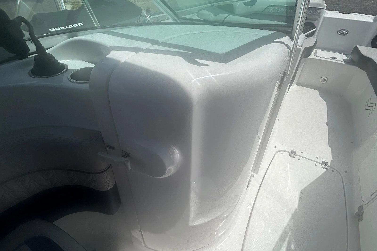 2022 Hurricane Sundeck 2200 OB