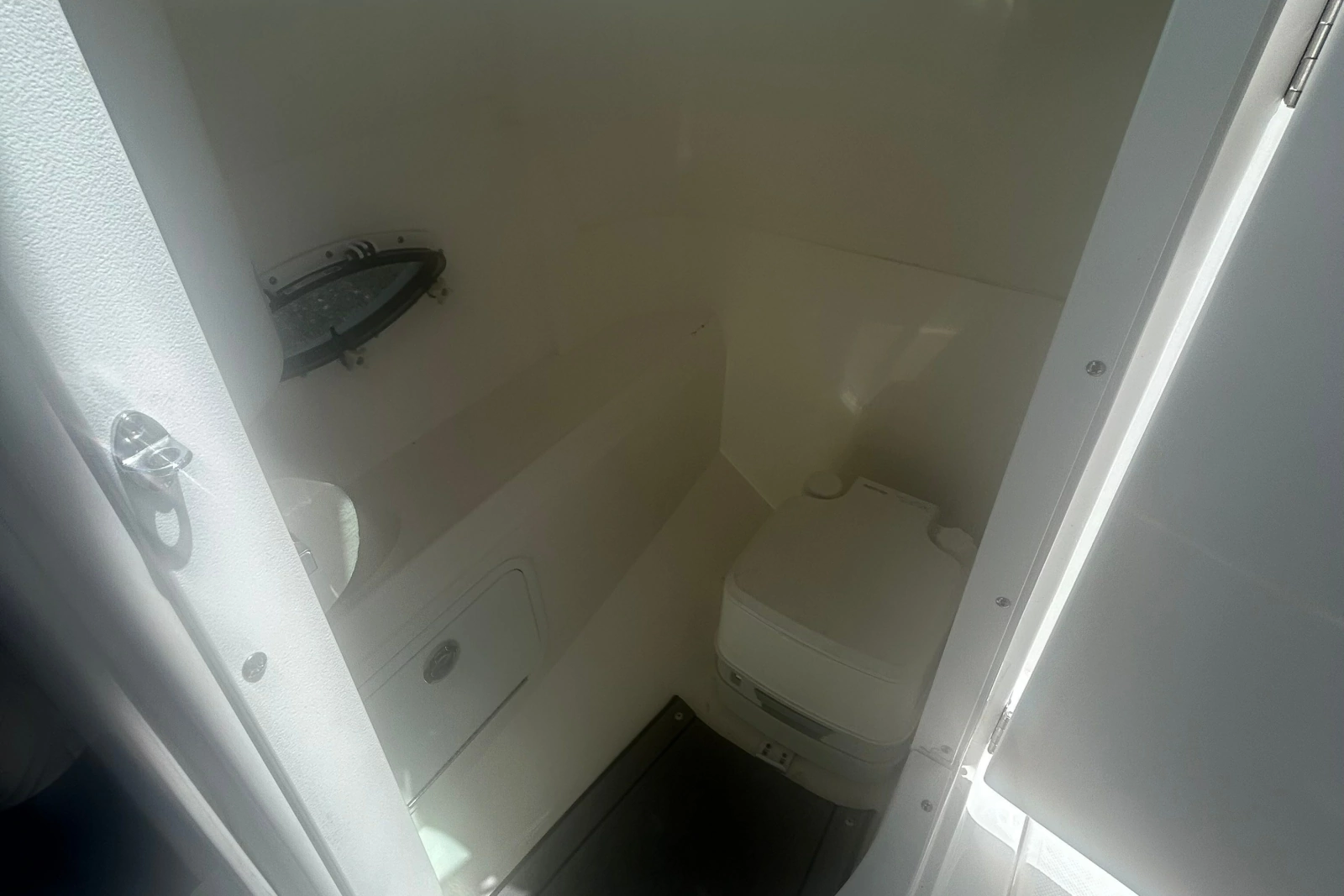 2022 Hurricane Sundeck 2200 OB