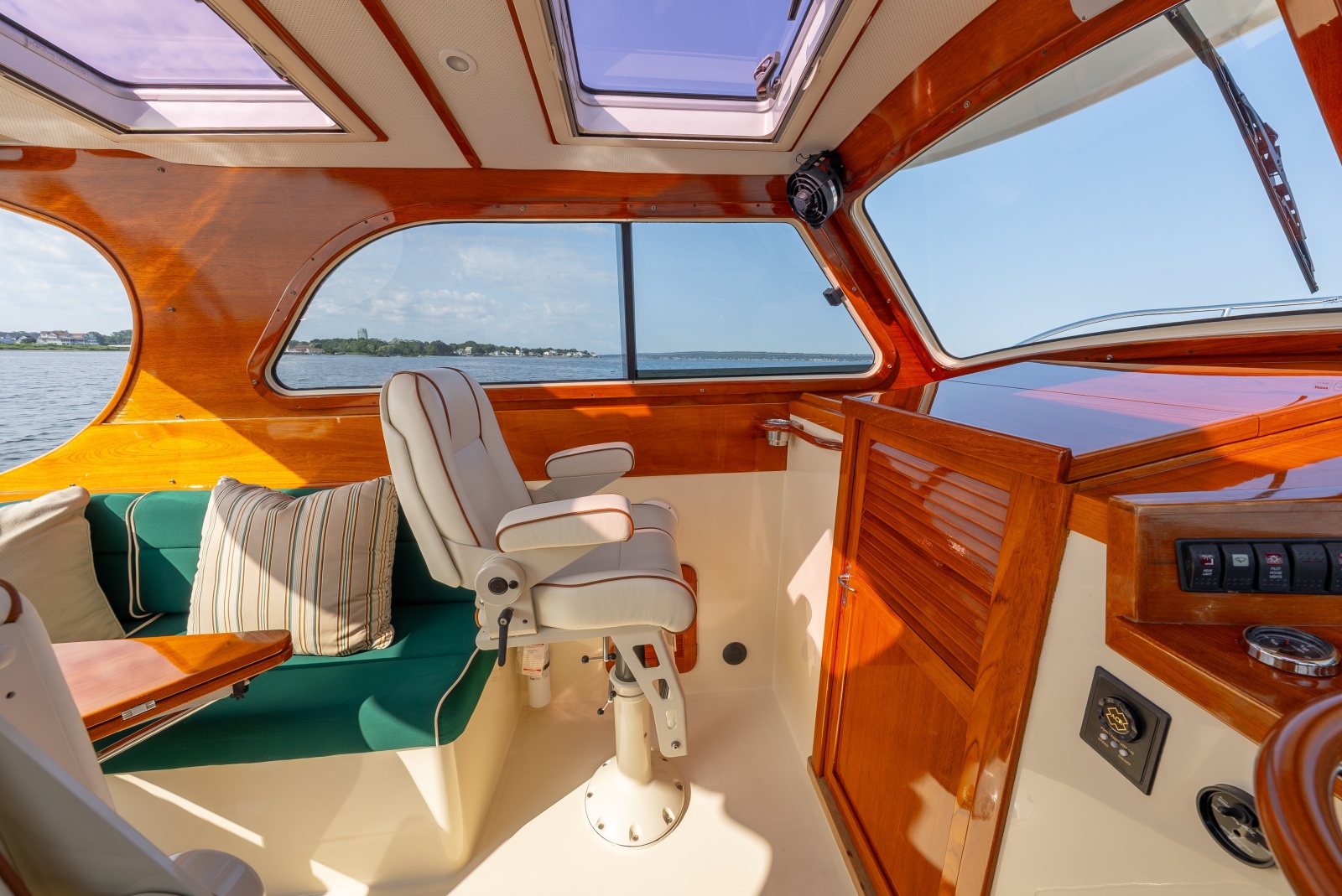 Nav Seat