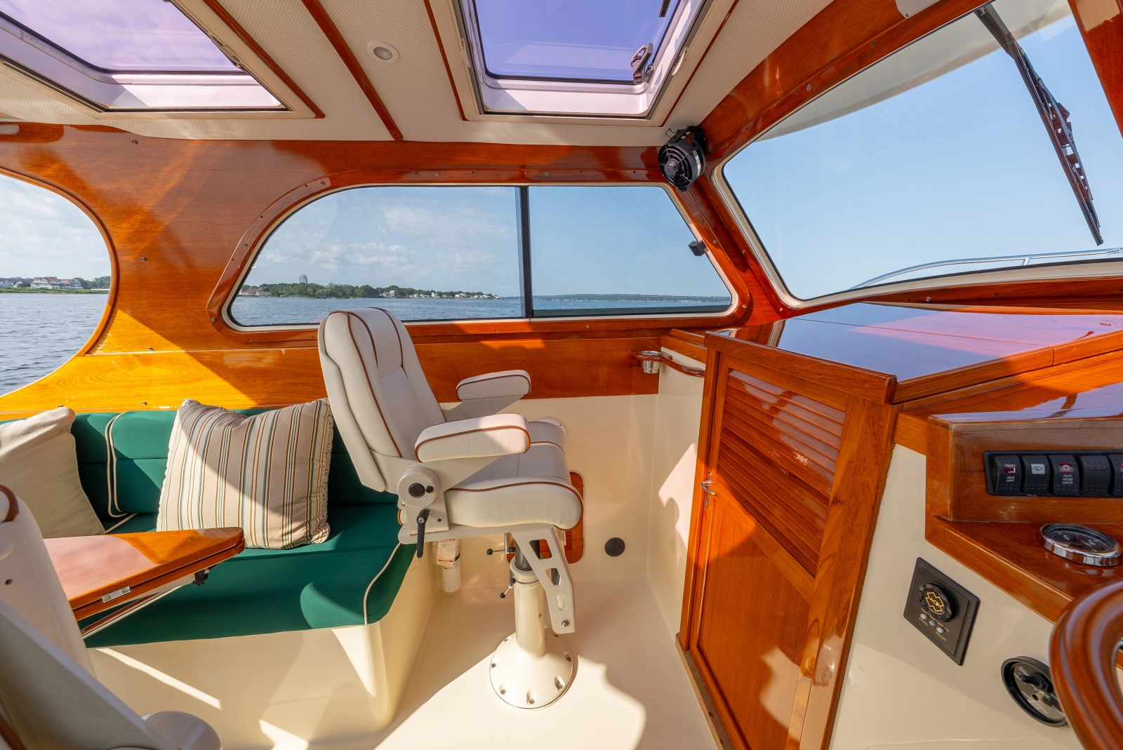 Nav Seat