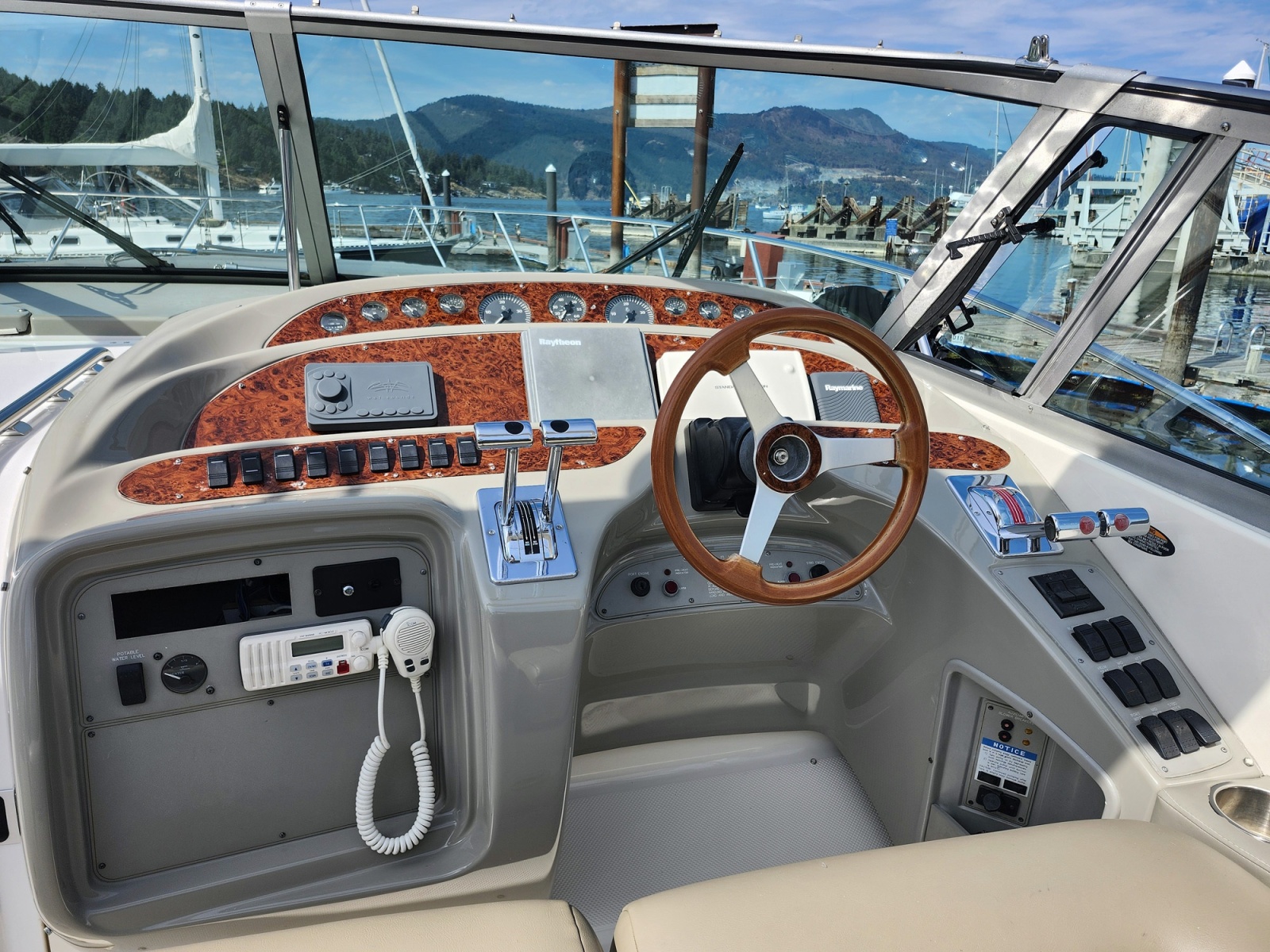 1997 Maxum 4100 SCR