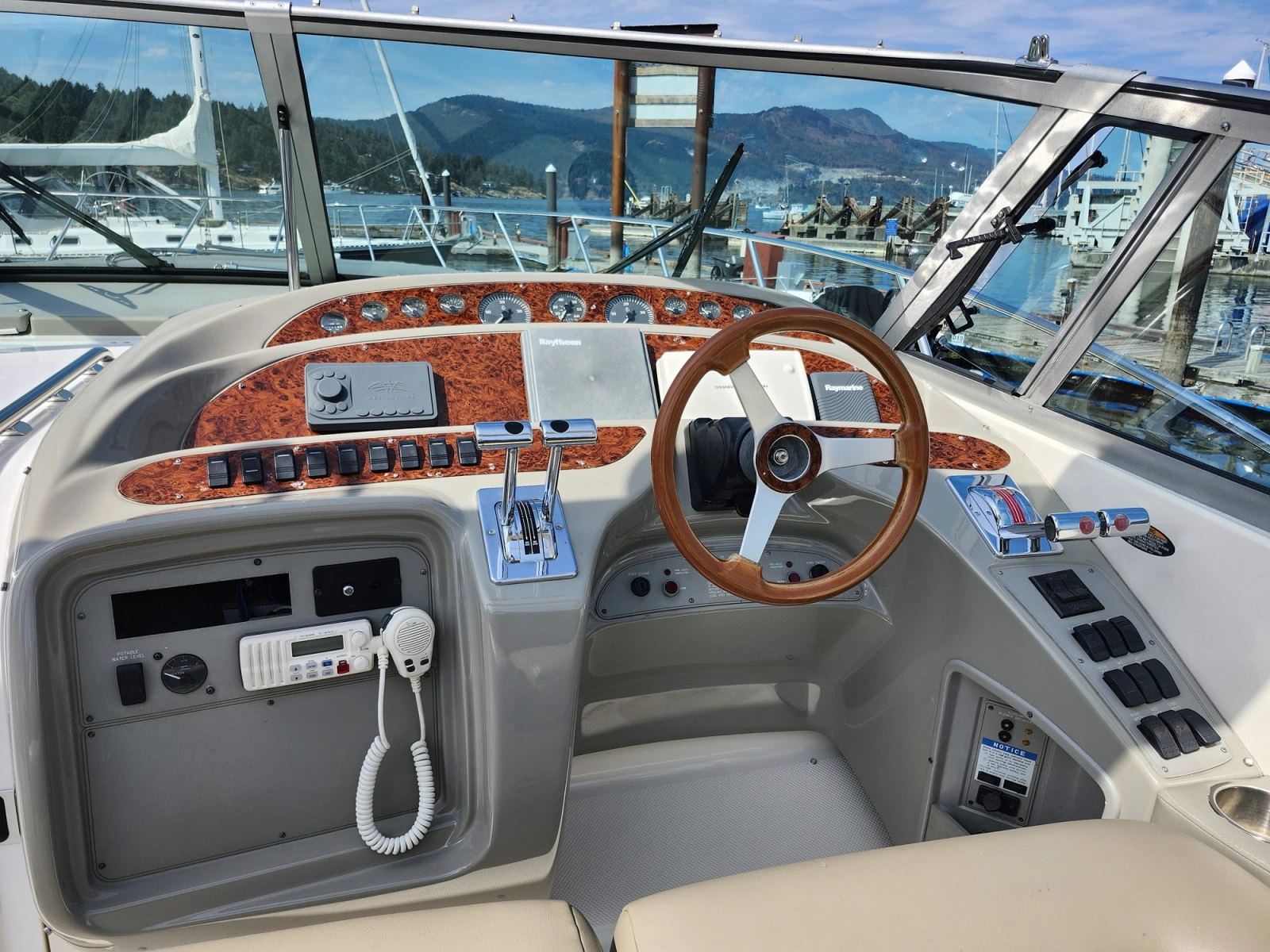1997 Maxum 4100 SCR
