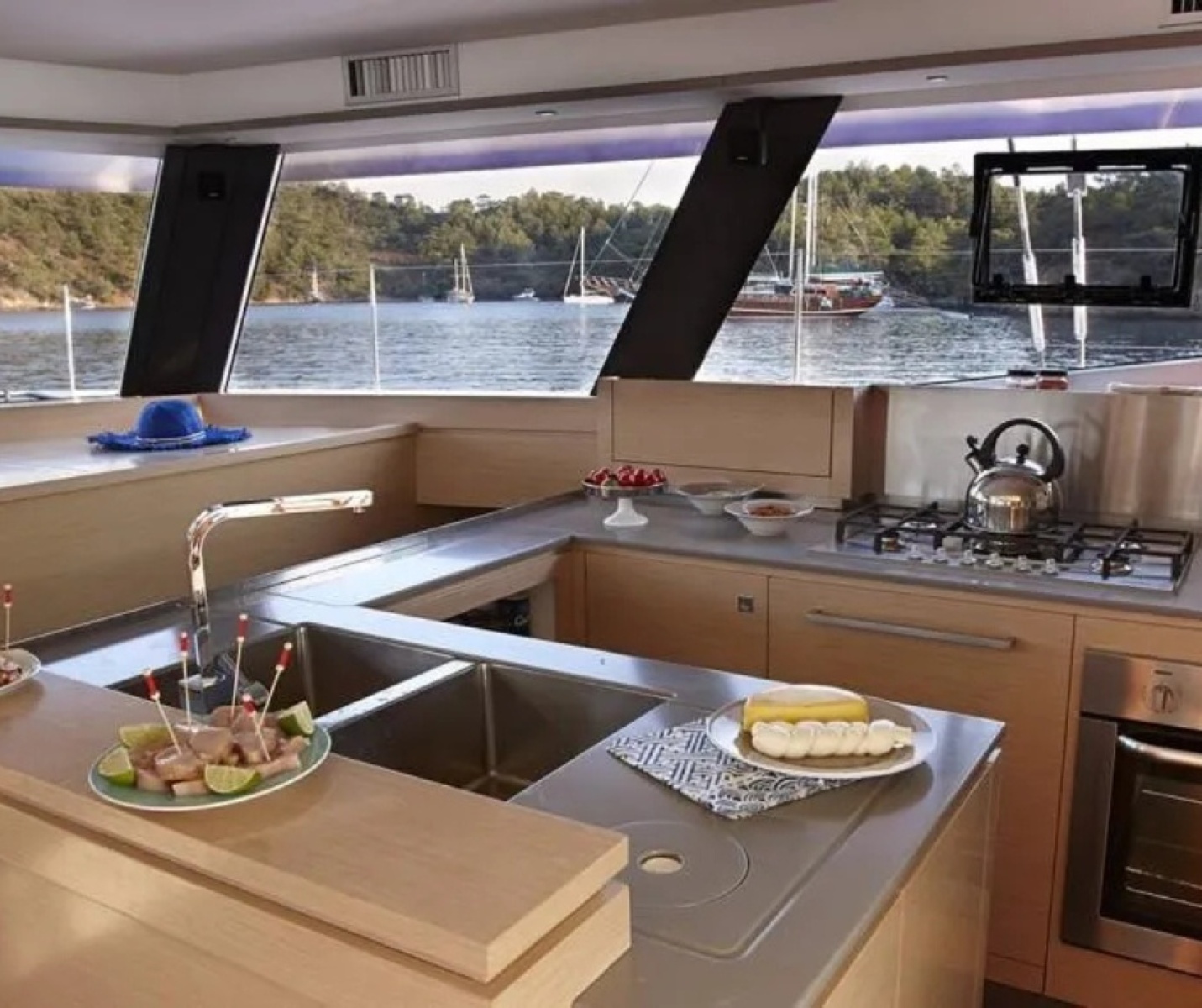 2018 Founatine Pajot Ipanema 58 galley