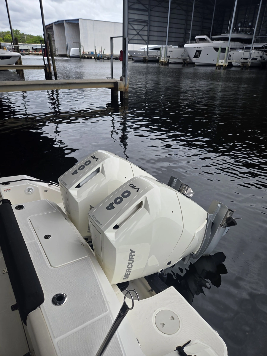 2024 Boston Whaler 330 Outrage
