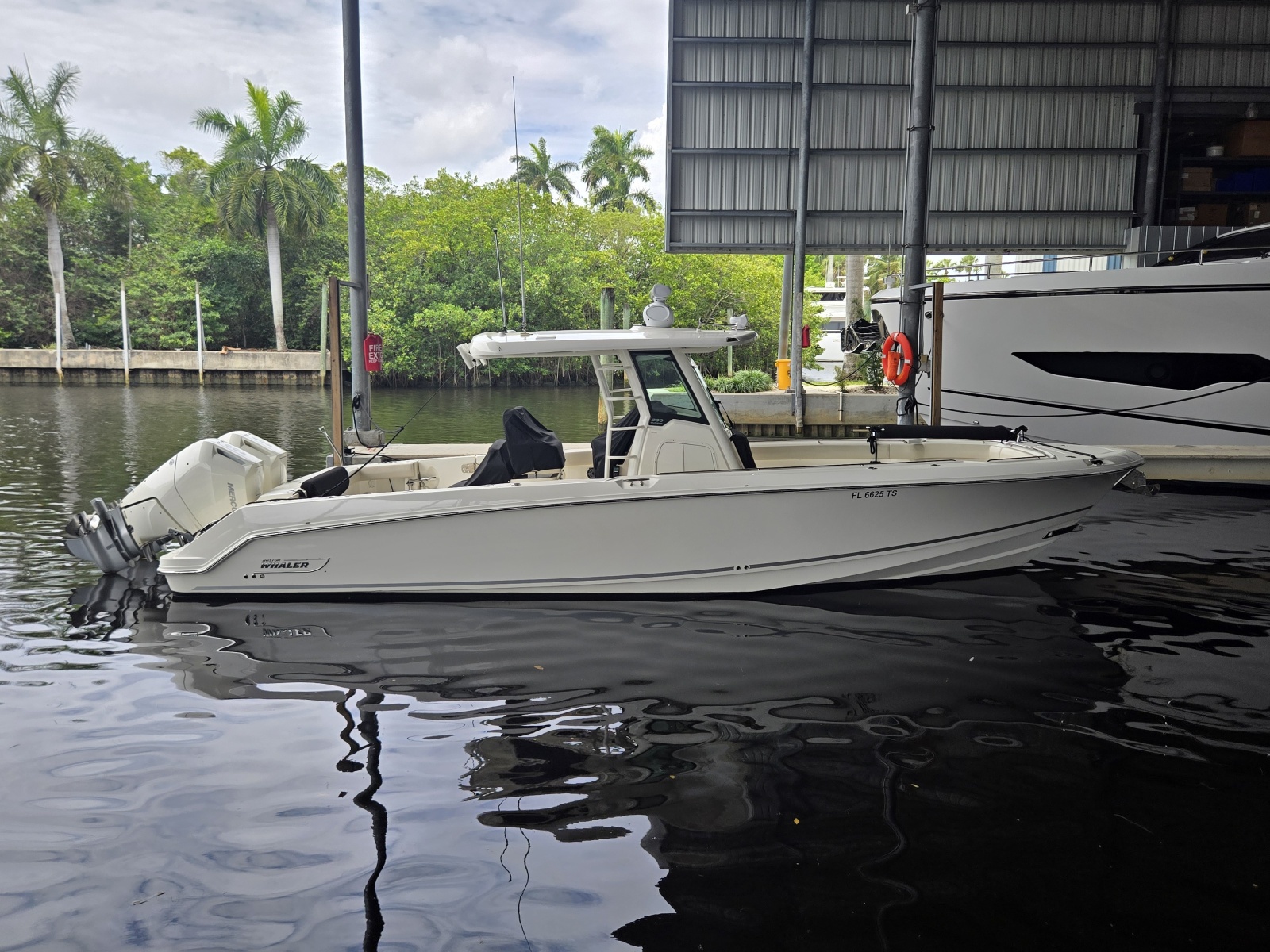 2024 Boston Whaler 330 Outrage