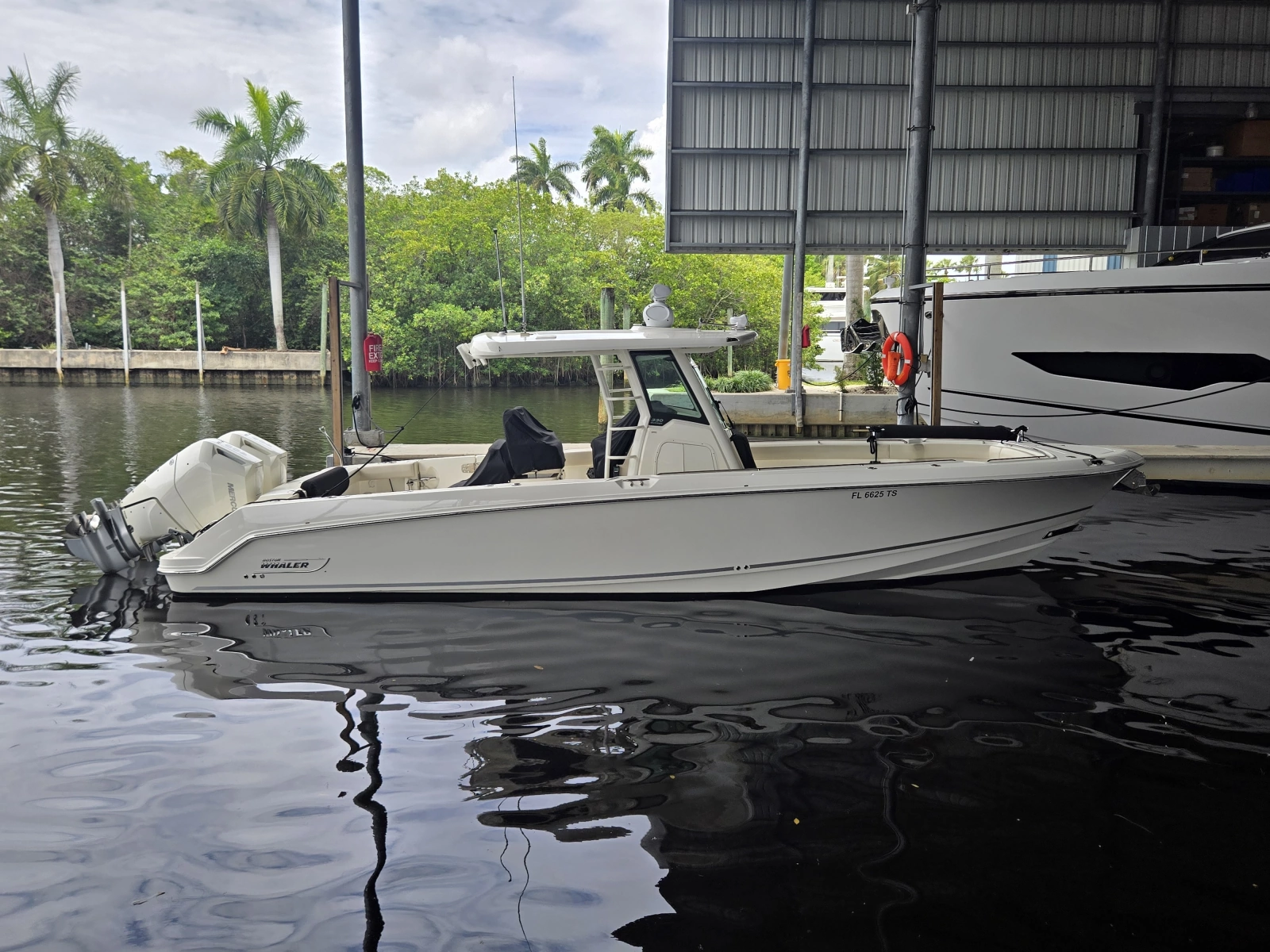2024 Boston Whaler 330 Outrage