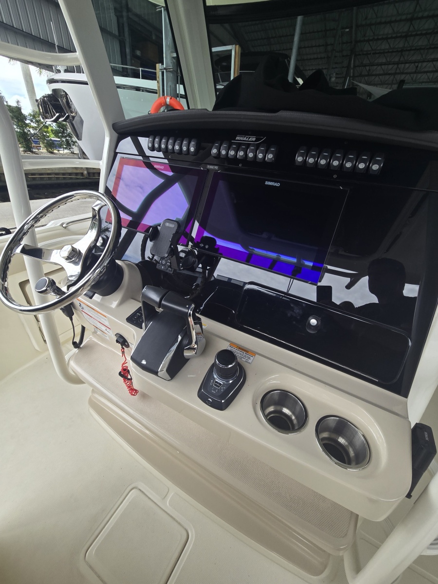 2024 Boston Whaler 330 Outrage