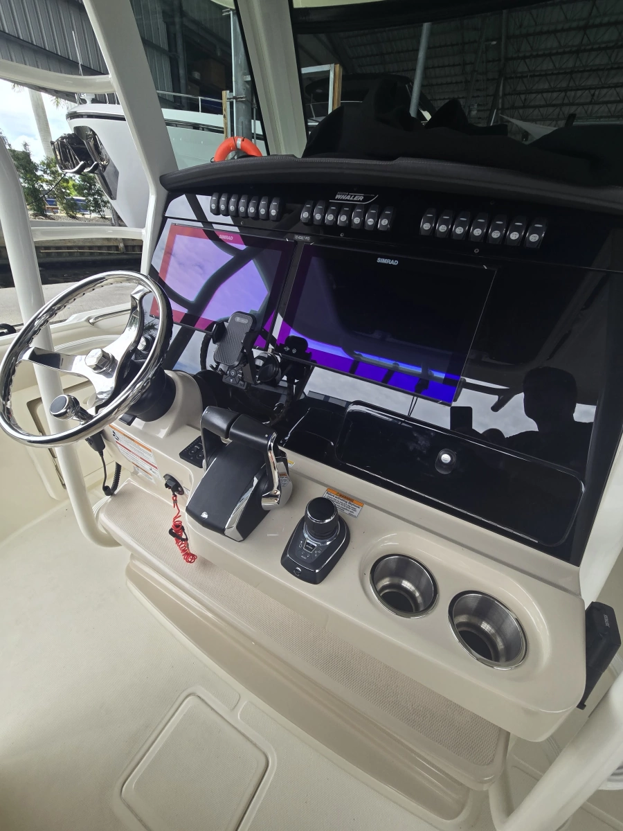 2024 Boston Whaler 330 Outrage