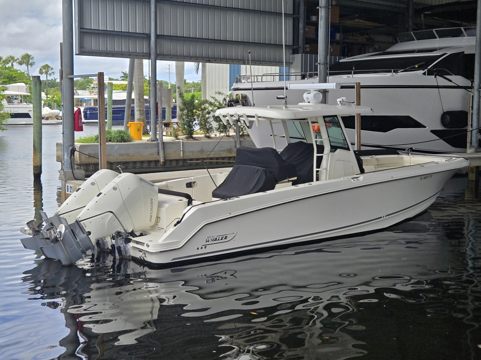 2024 Boston Whaler 330 Outrage