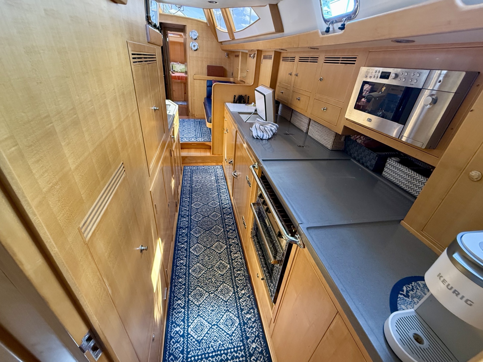 2015 Hylas 56