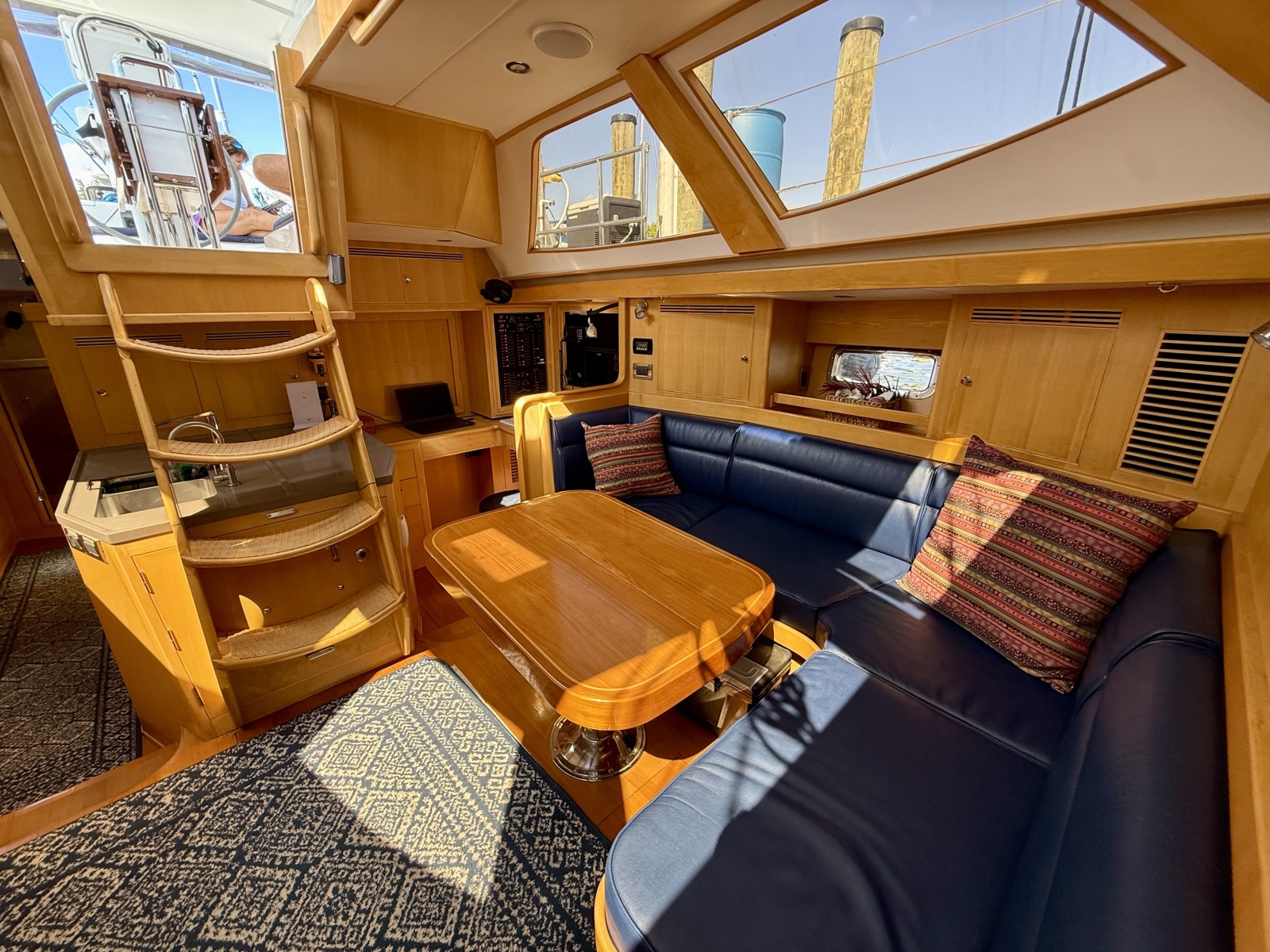 2015 Hylas 56