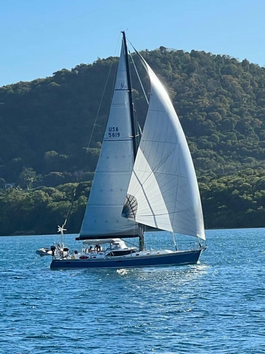 2015 Hylas 56