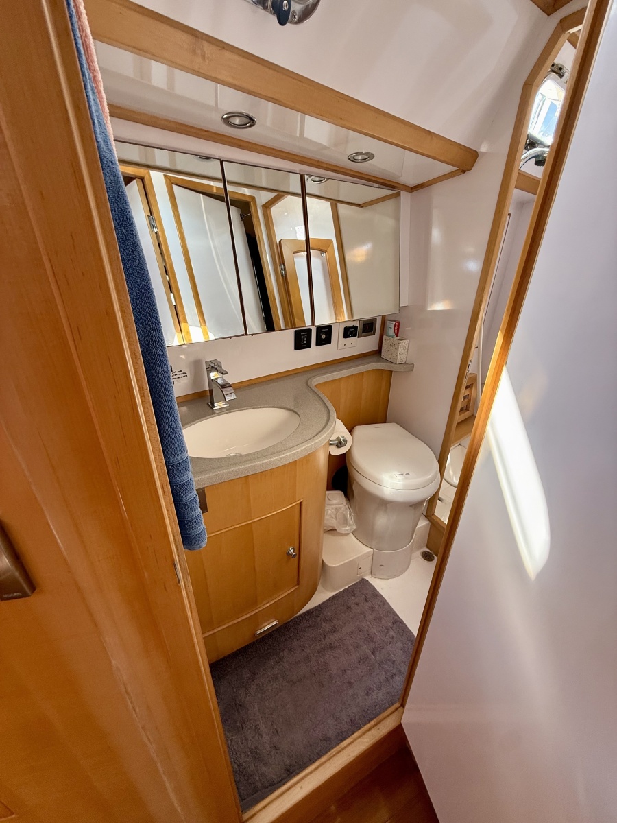 2015 Hylas 56