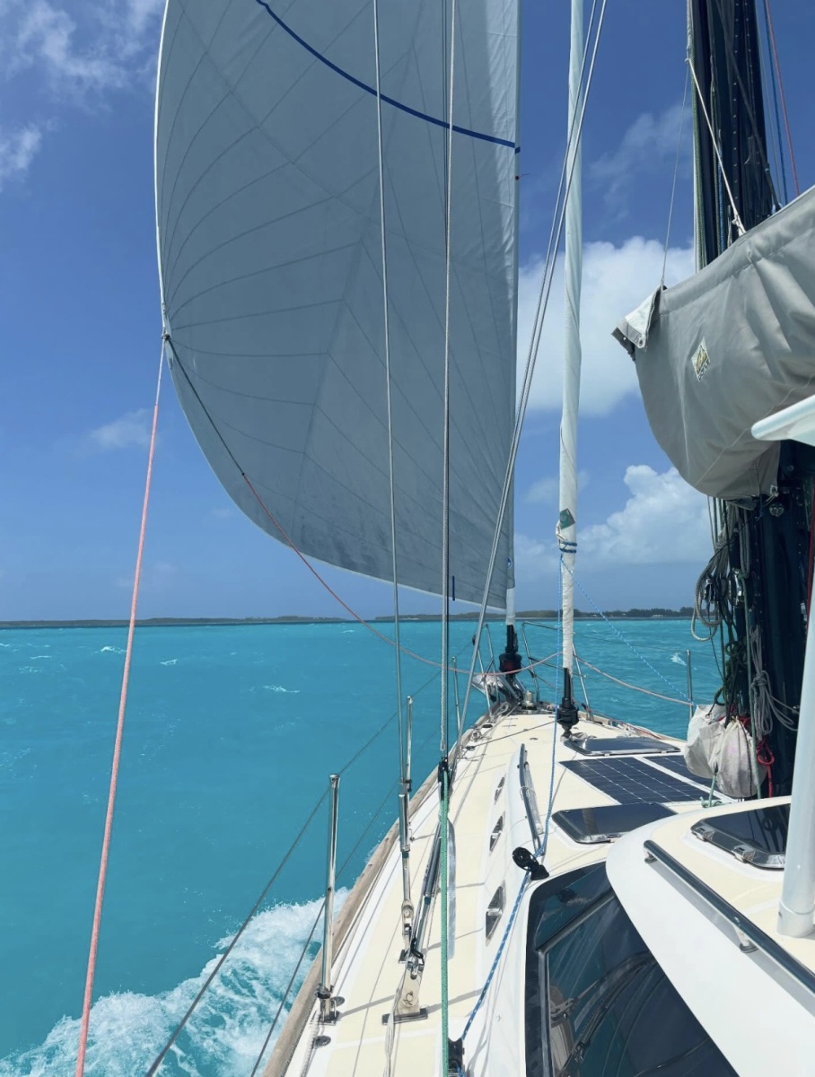 2015 Hylas 56