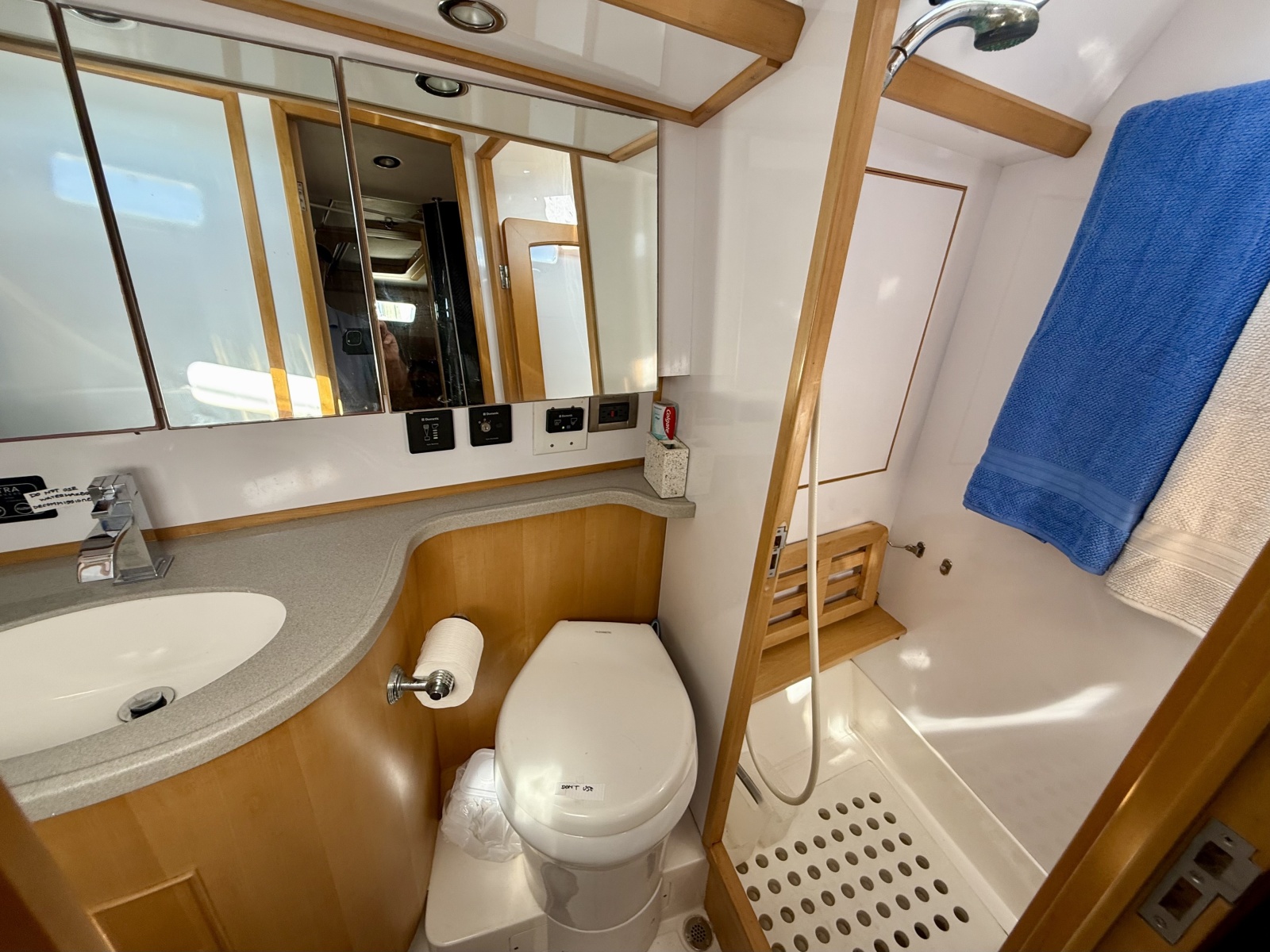 2015 Hylas 56