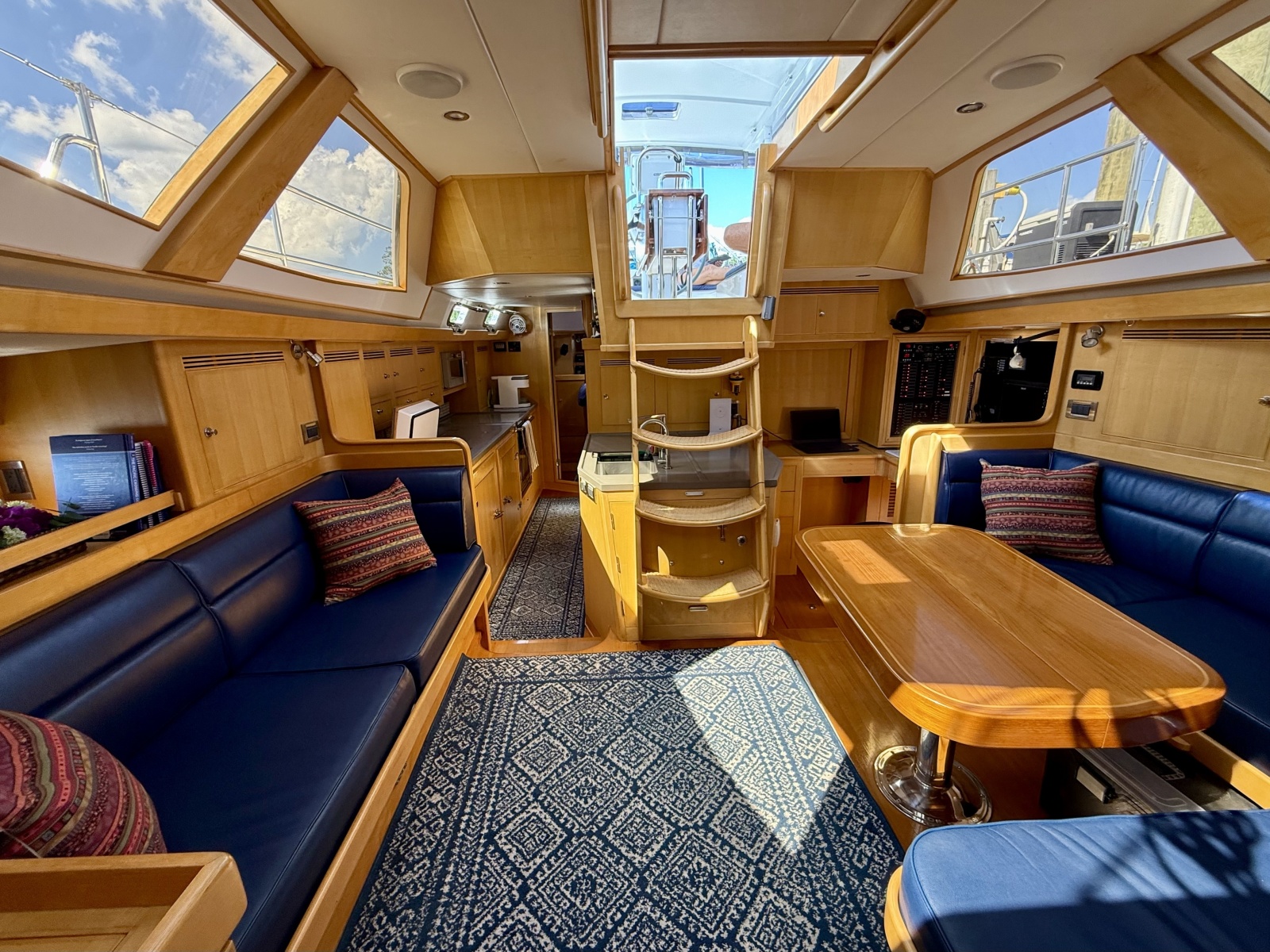 2015 Hylas 56
