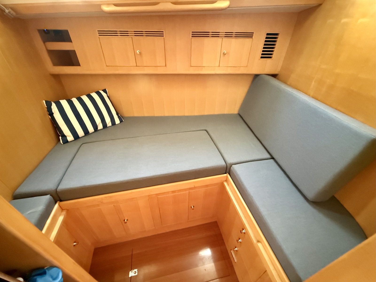 2015 Hylas 56
