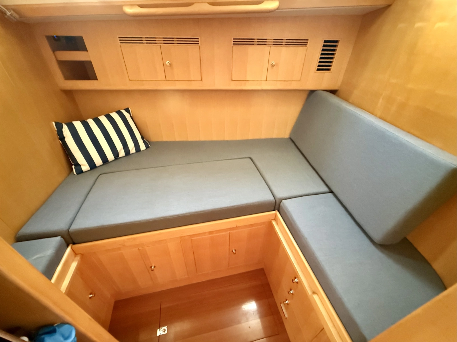 2015 Hylas 56