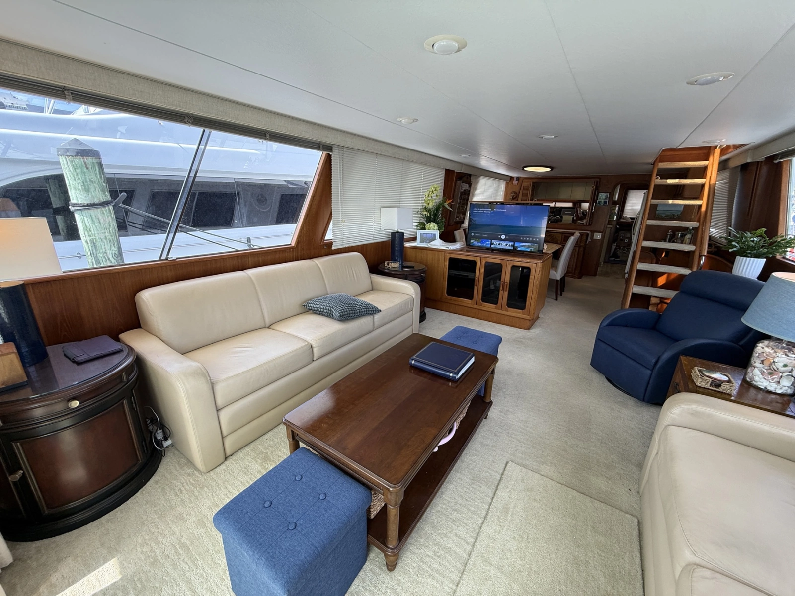 Salon Port Side