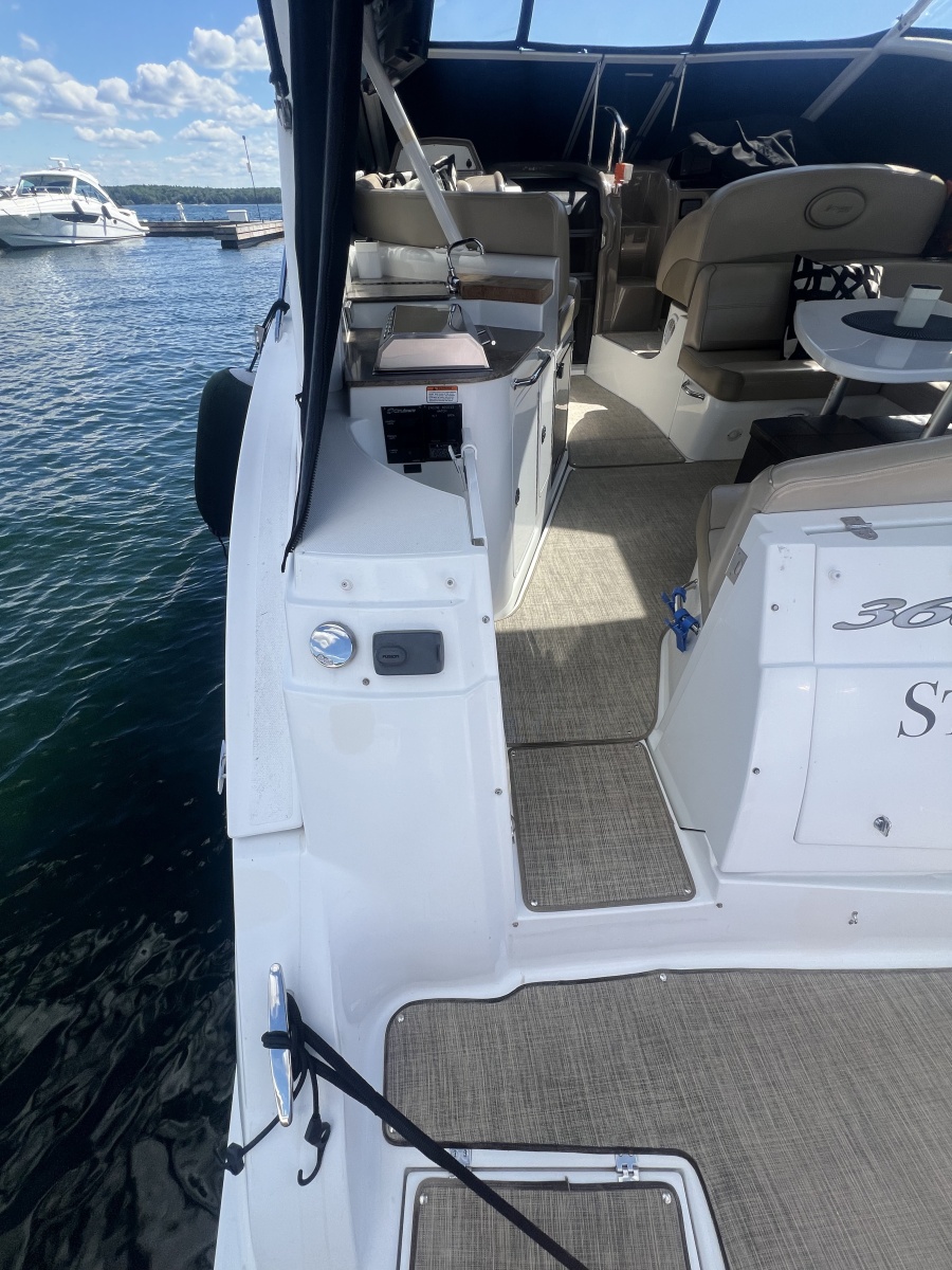 2010 Cruisers Yachts 360 Express