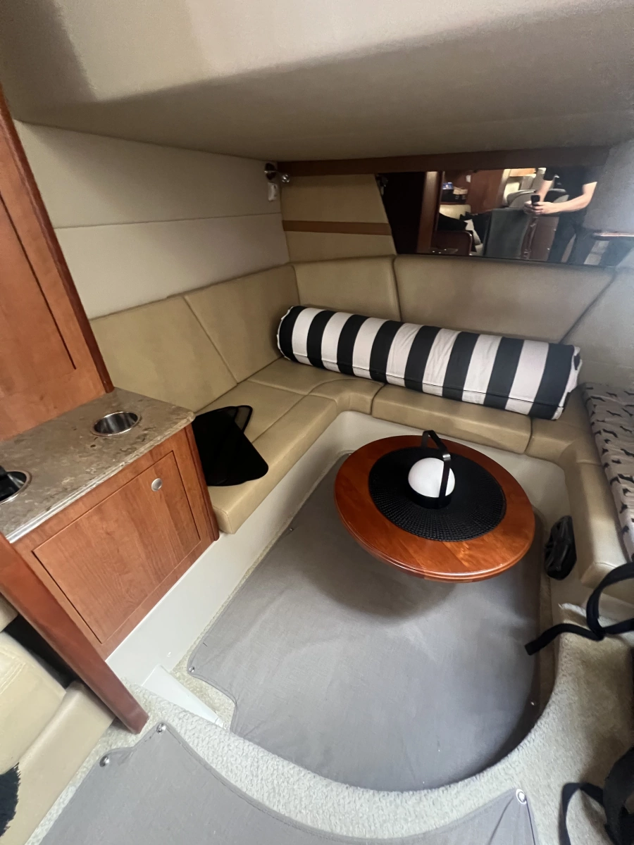 2010 Cruisers Yachts 360 Express