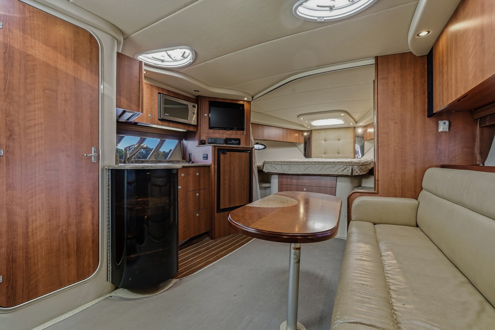 2010 Cruisers Yachts 360 Express