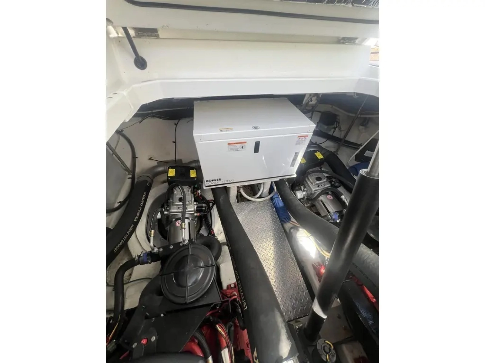 2010 Cruisers Yachts 360 Express
