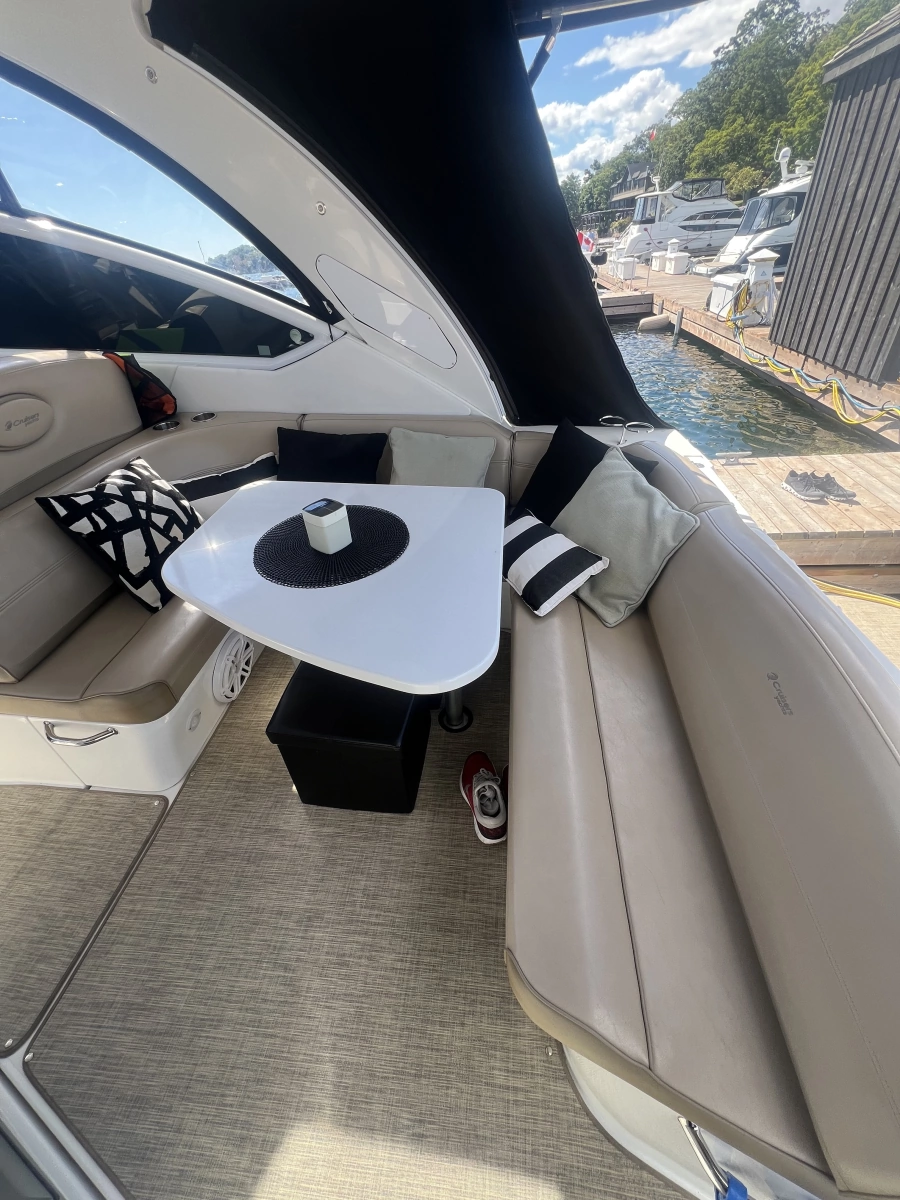 2010 Cruisers Yachts 360 Express