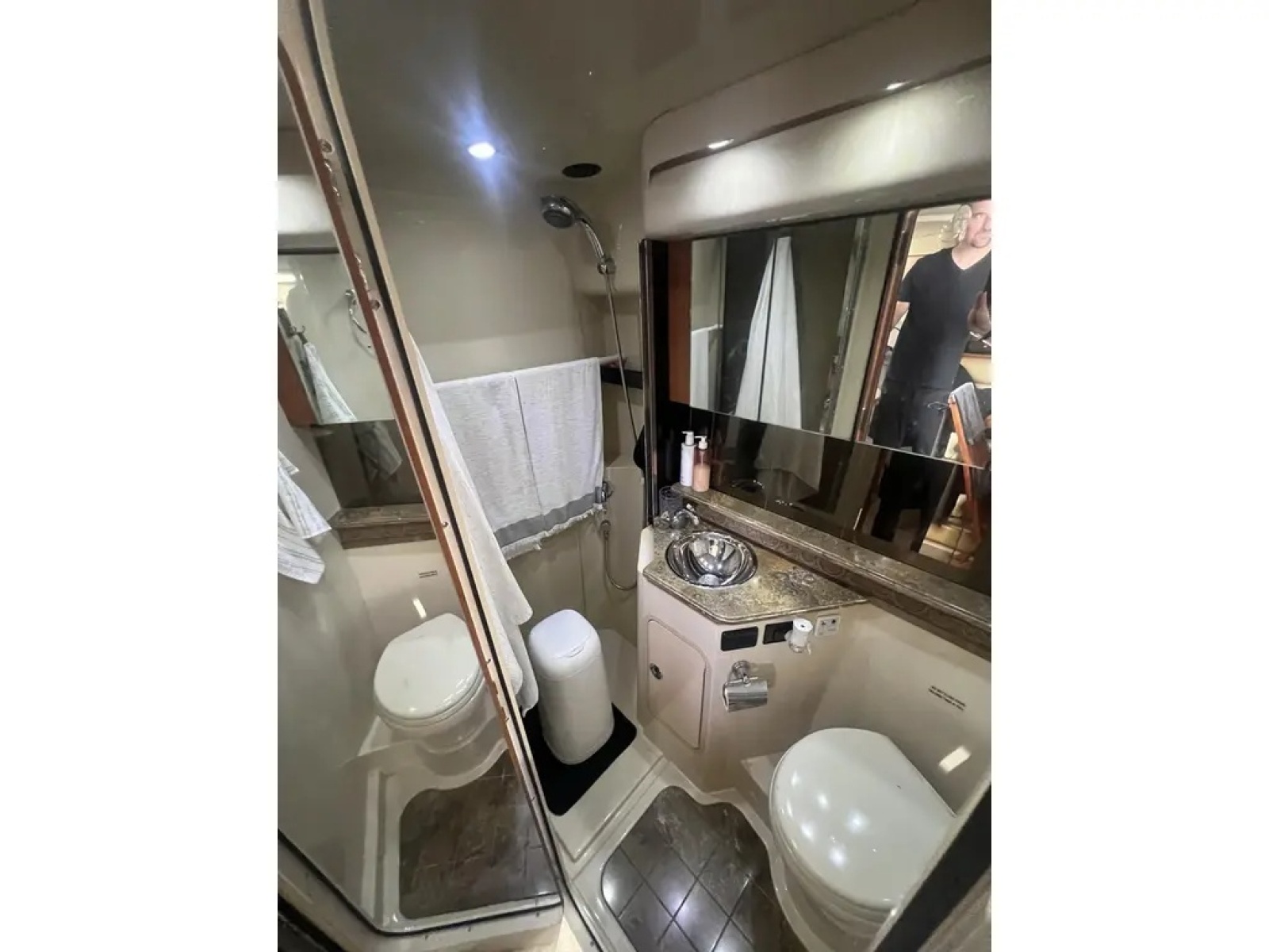 2010 Cruisers Yachts 360 Express