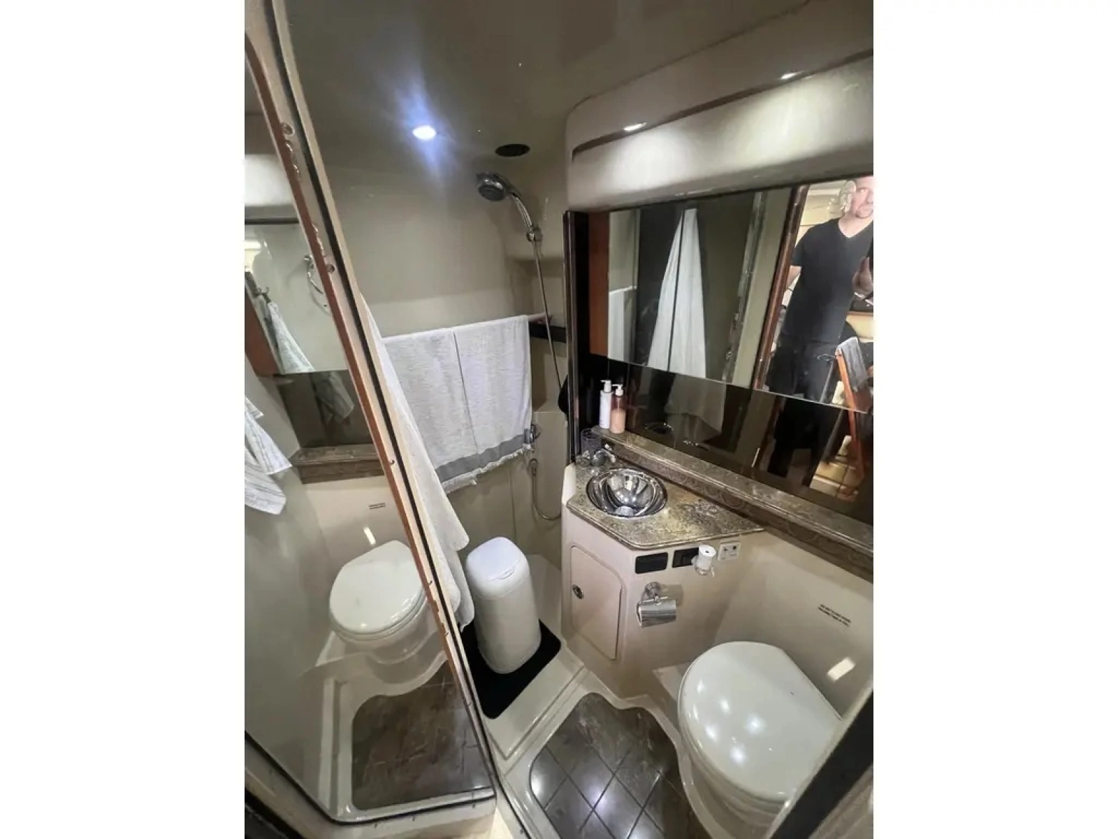 2010 Cruisers Yachts 360 Express