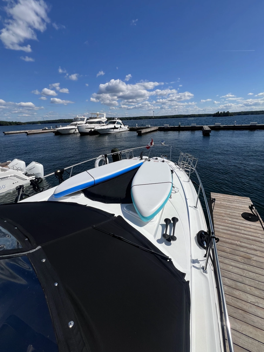 2010 Cruisers Yachts 360 Express