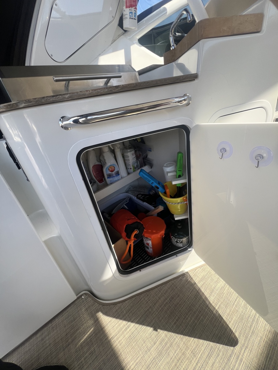 2010 Cruisers Yachts 360 Express
