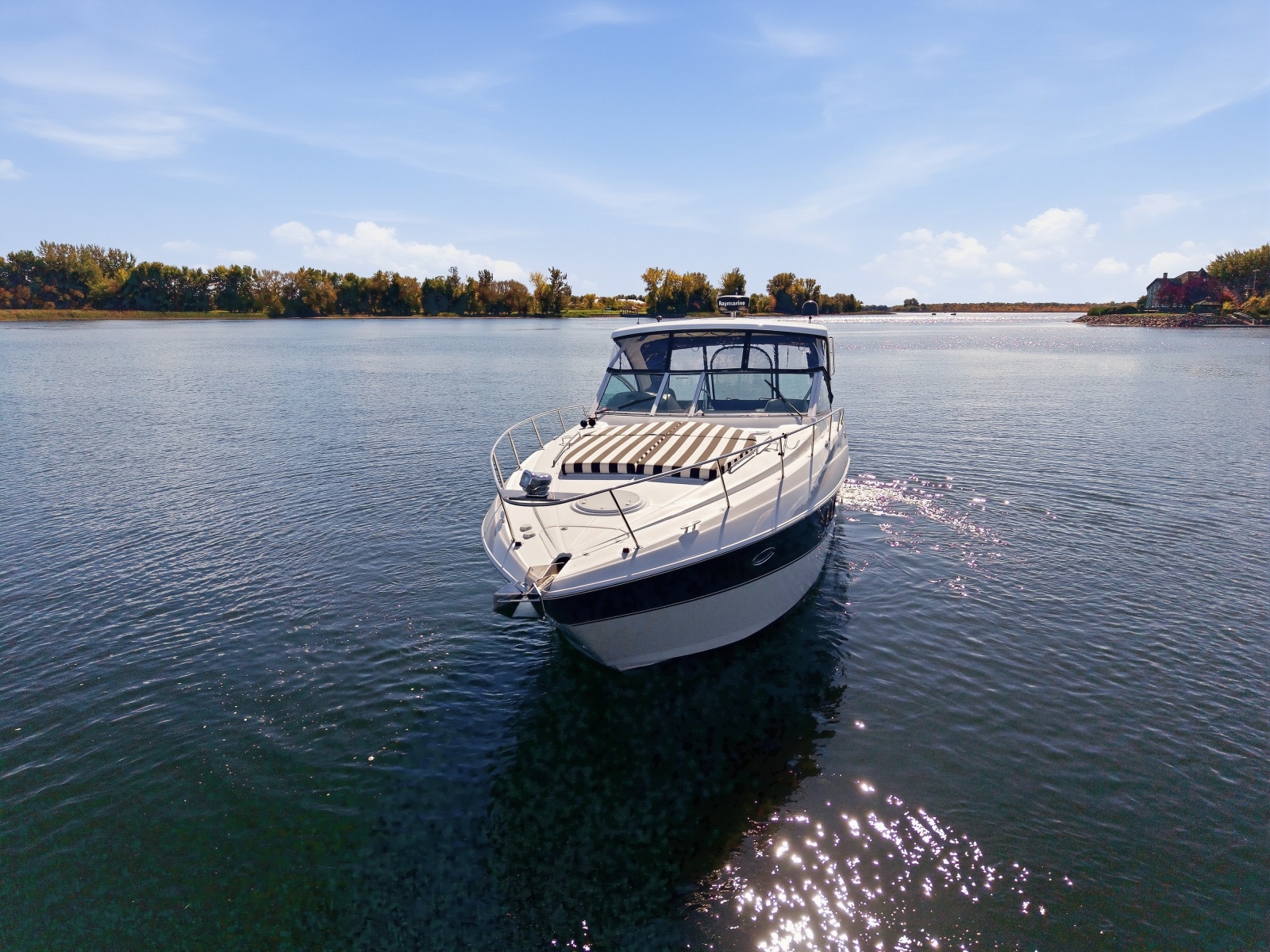 2010 Cruisers Yachts 360 Express