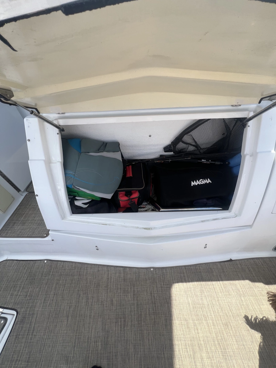 2010 Cruisers Yachts 360 Express