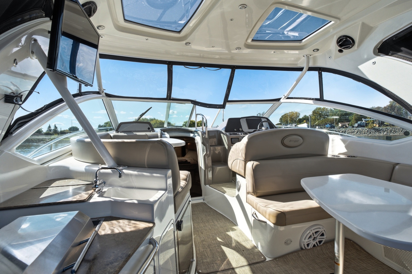 2010 Cruisers Yachts 360 Express
