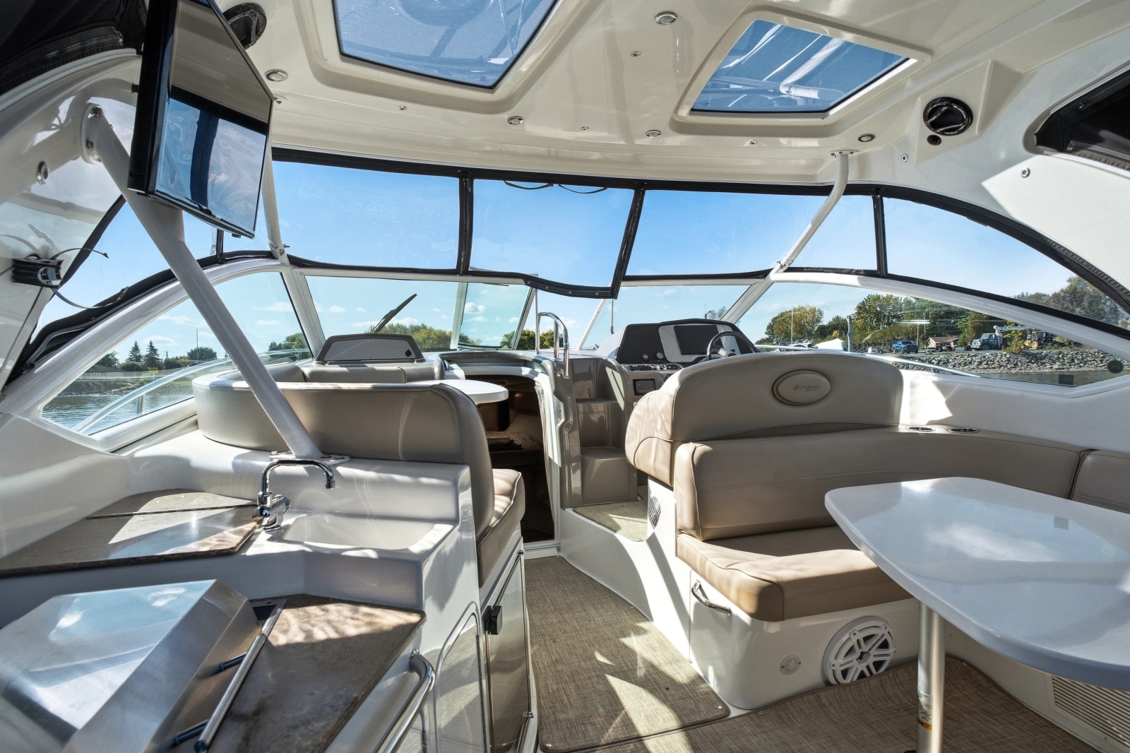 2010 Cruisers Yachts 360 Express