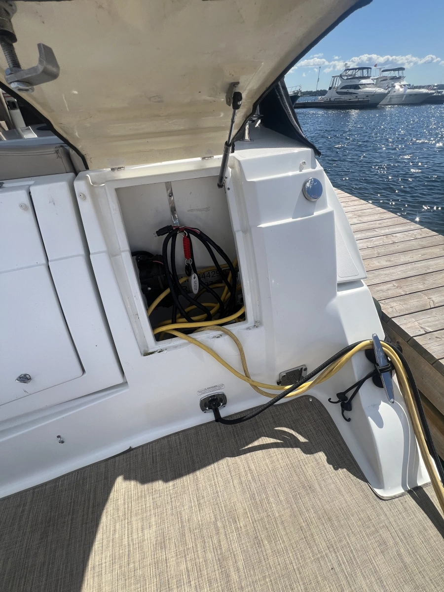2010 Cruisers Yachts 360 Express