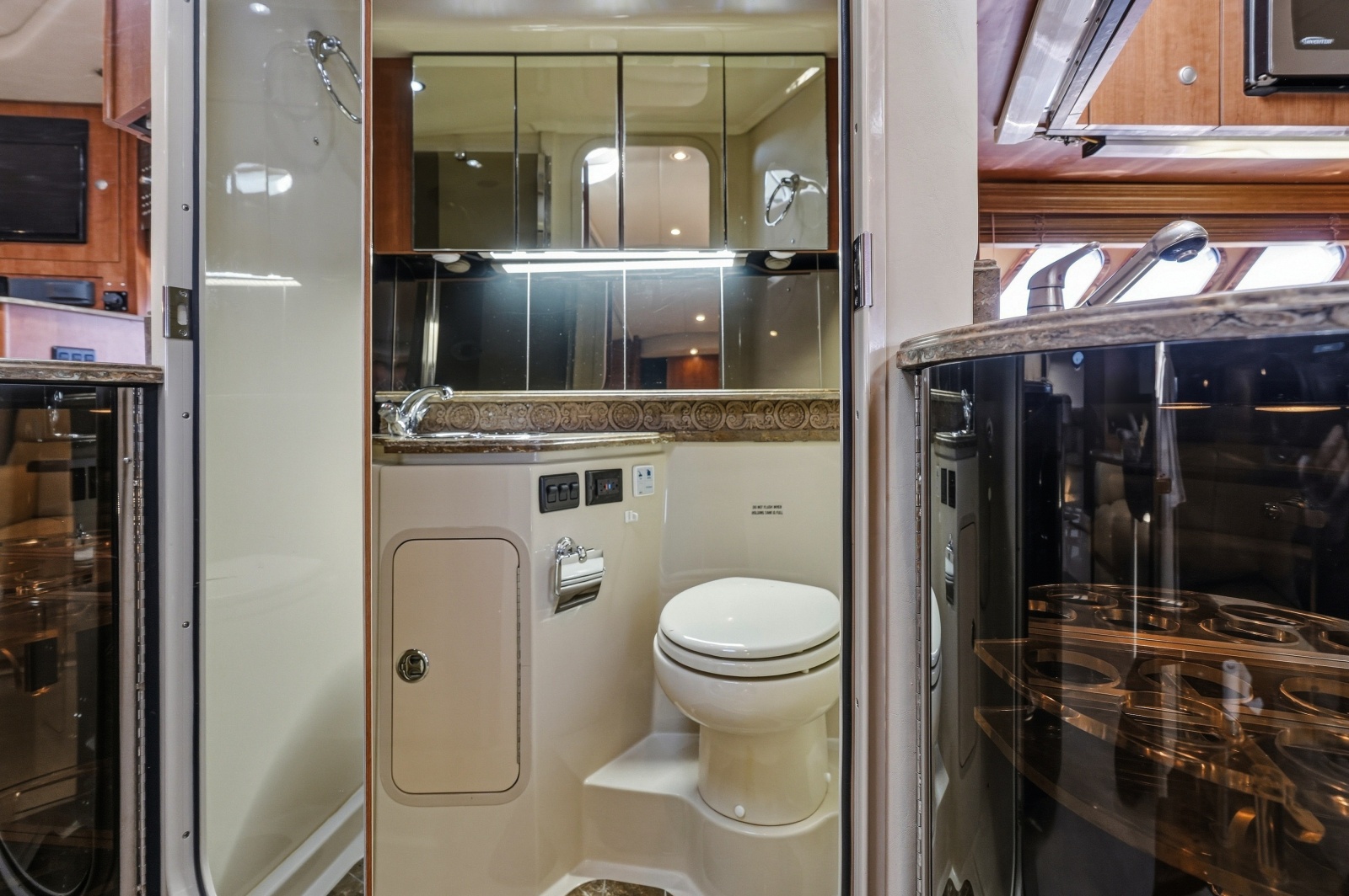 2010 Cruisers Yachts 360 Express