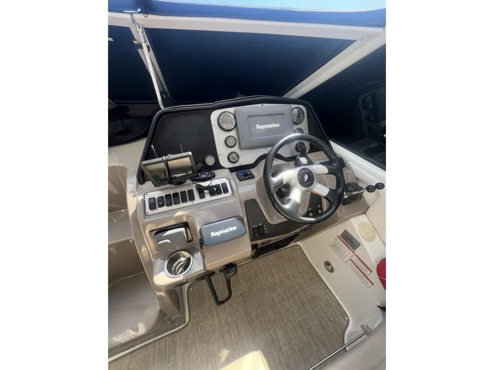 2010 Cruisers Yachts 360 Express