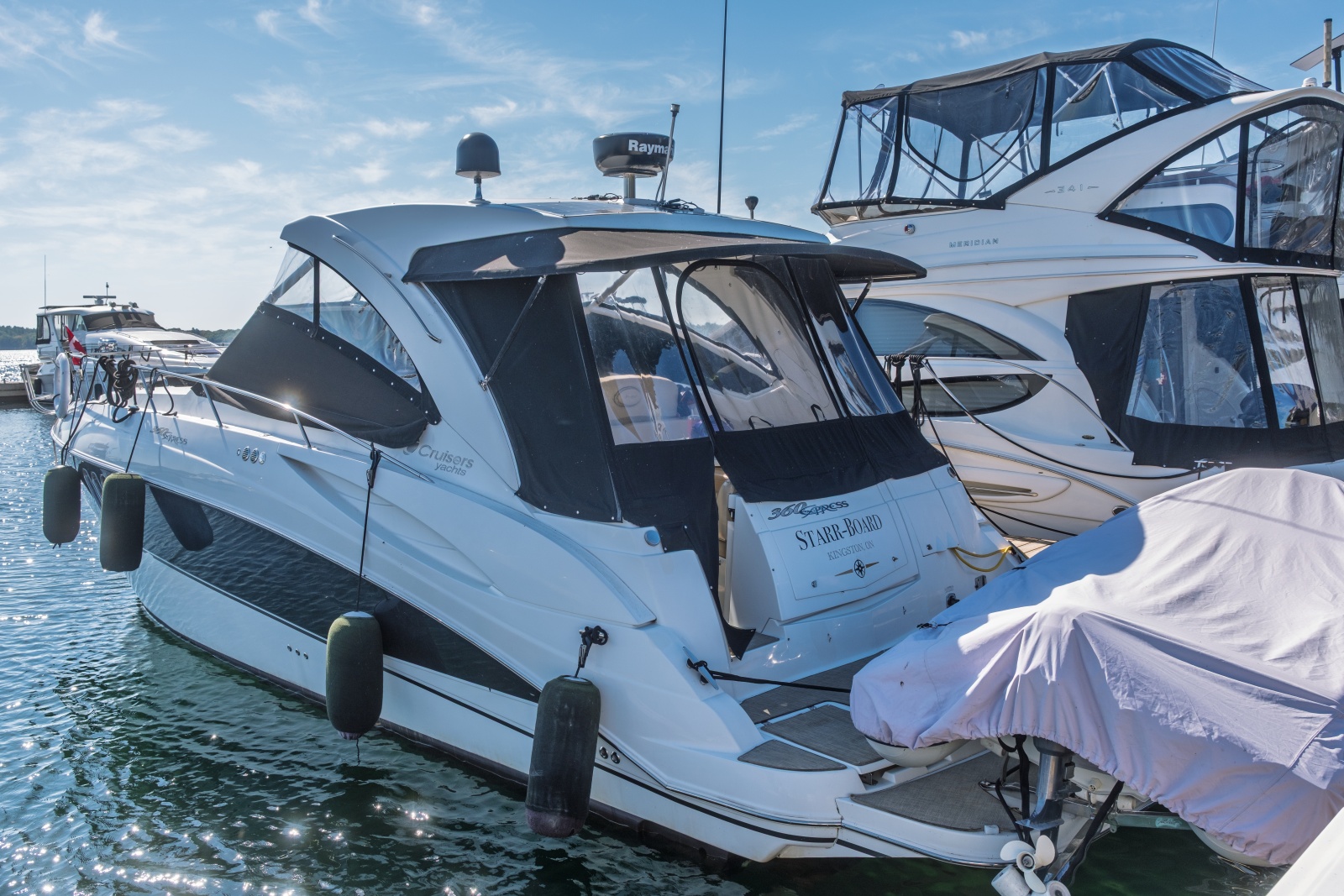 2010 Cruisers Yachts 360 Express