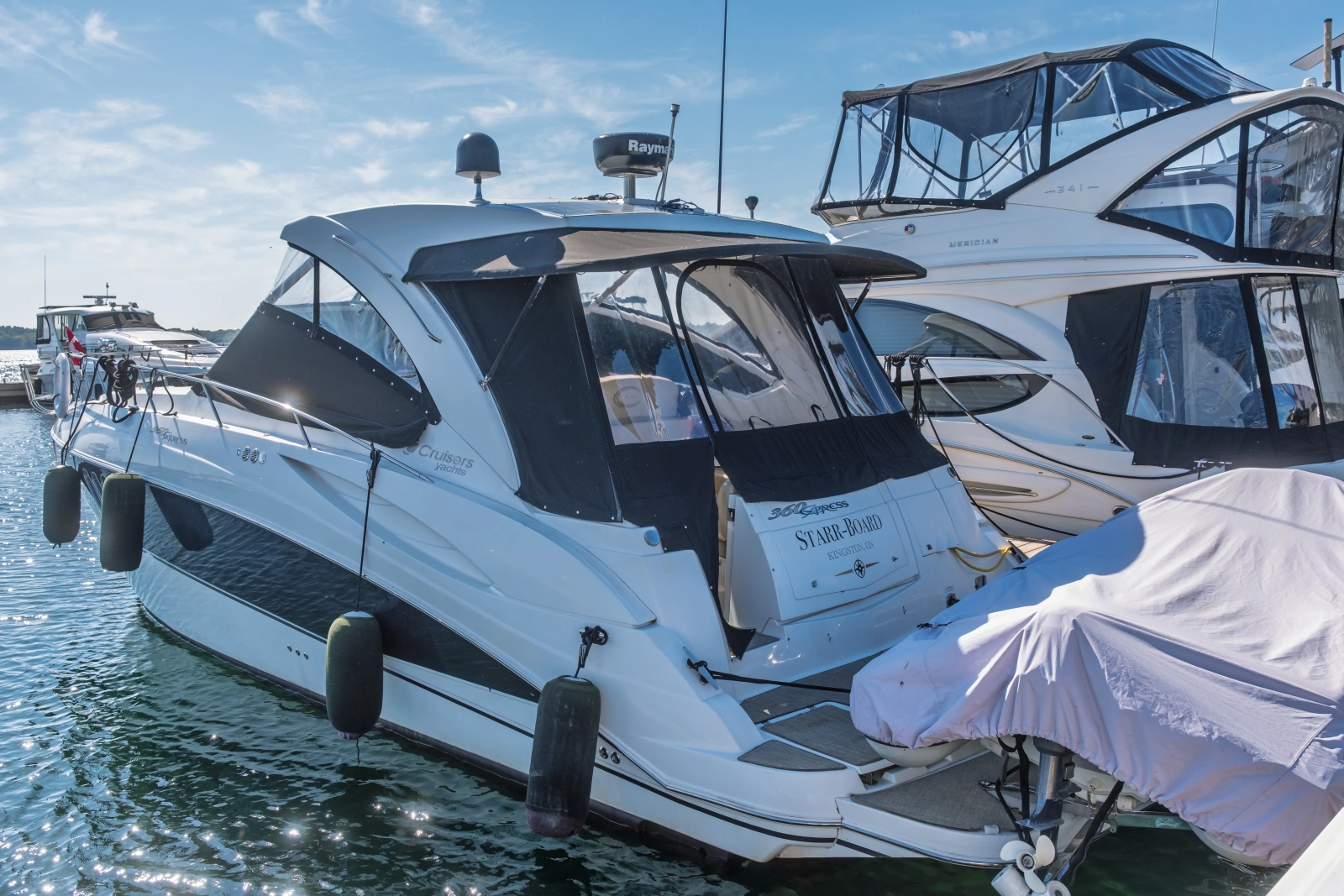 2010 Cruisers Yachts 360 Express