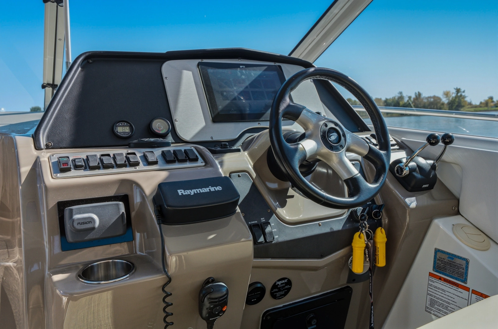 2010 Cruisers Yachts 360 Express