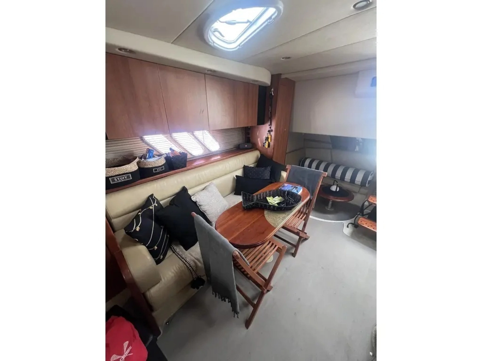 2010 Cruisers Yachts 360 Express