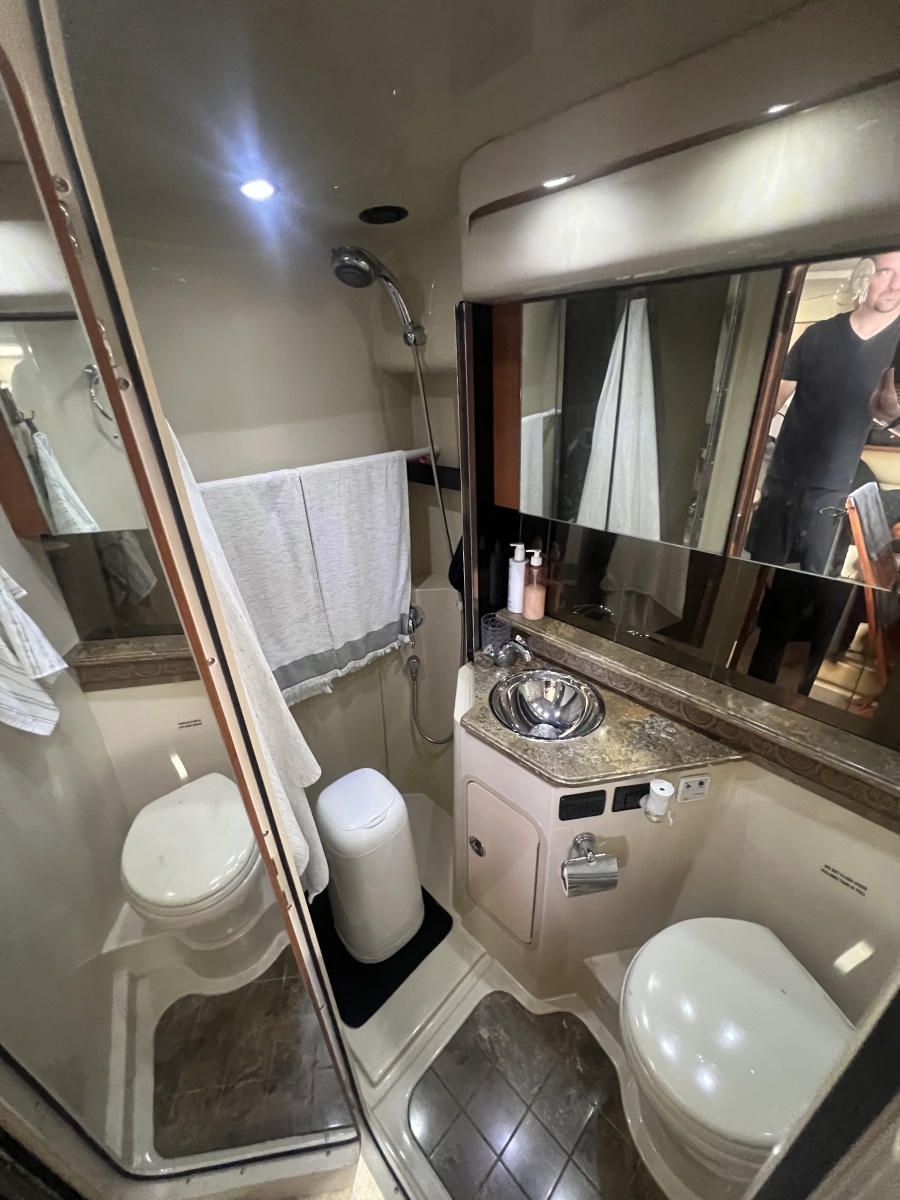 2010 Cruisers Yachts 360 Express