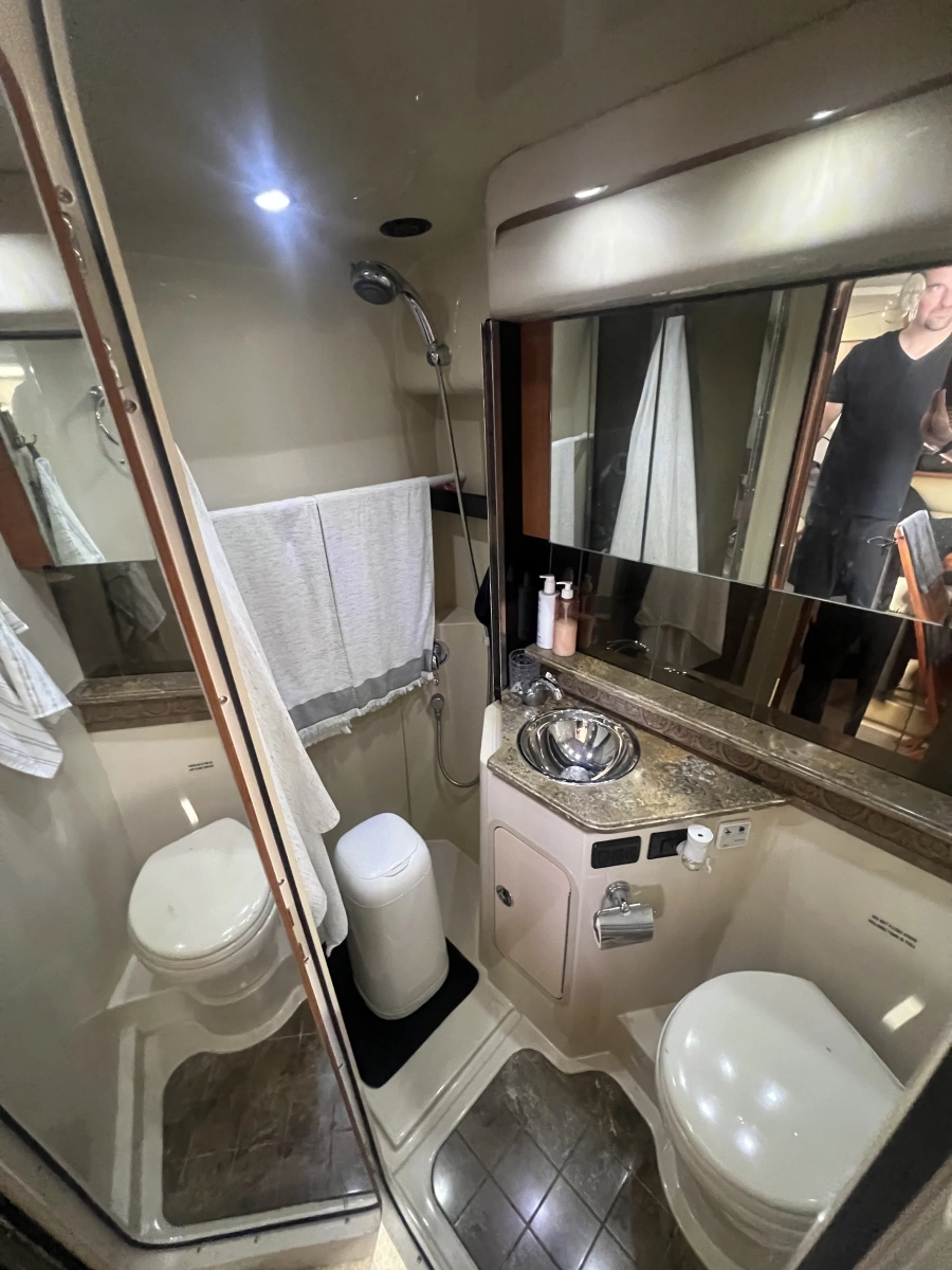 2010 Cruisers Yachts 360 Express