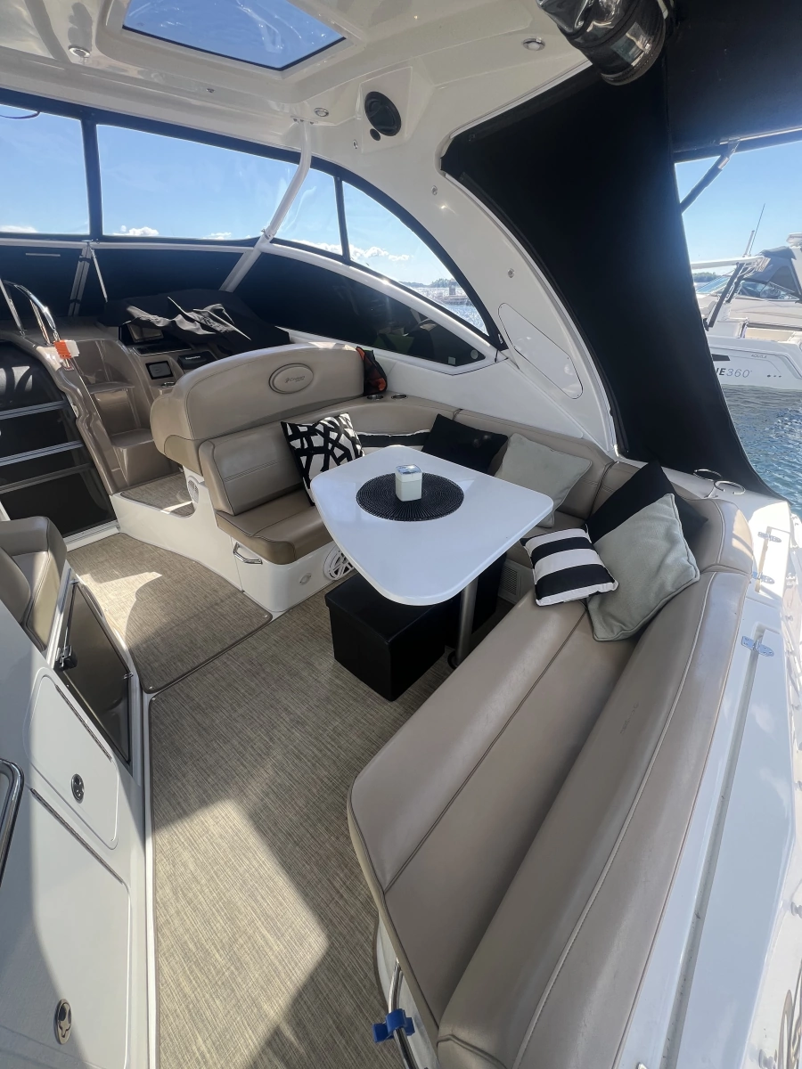 2010 Cruisers Yachts 360 Express