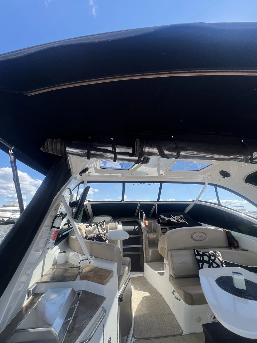 2010 Cruisers Yachts 360 Express